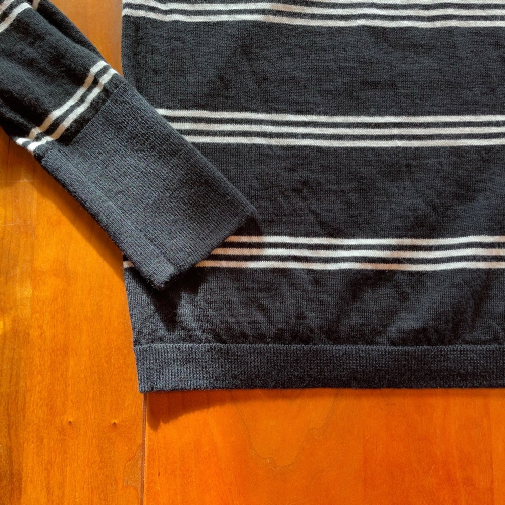⭐️ Banana Republic 100% Merino Wool Turtleneck Sweater - Picture 7 of 7
